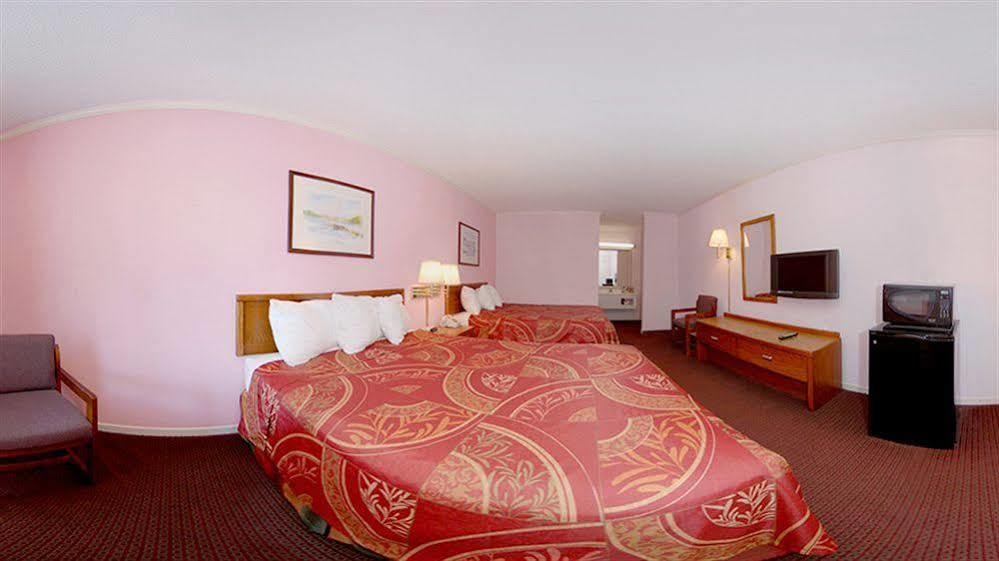 Days Inn By Wyndham Summerton Екстер'єр фото